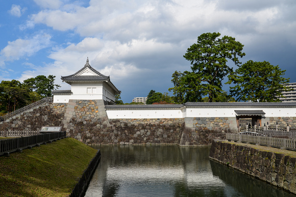 Akagane Gate and Moat - Odawara Castle