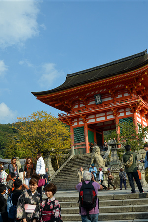 A Niōmon (仁王門) - Deva Gate