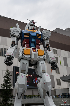Mobile Suit Gundam in front of DiverCity