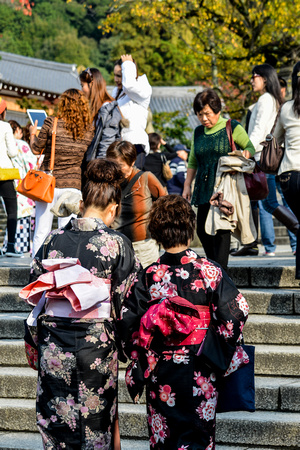 Visitors to Kiyomizudera