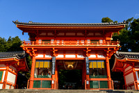 Main Gate at Yasaka Shrine (八坂神社)